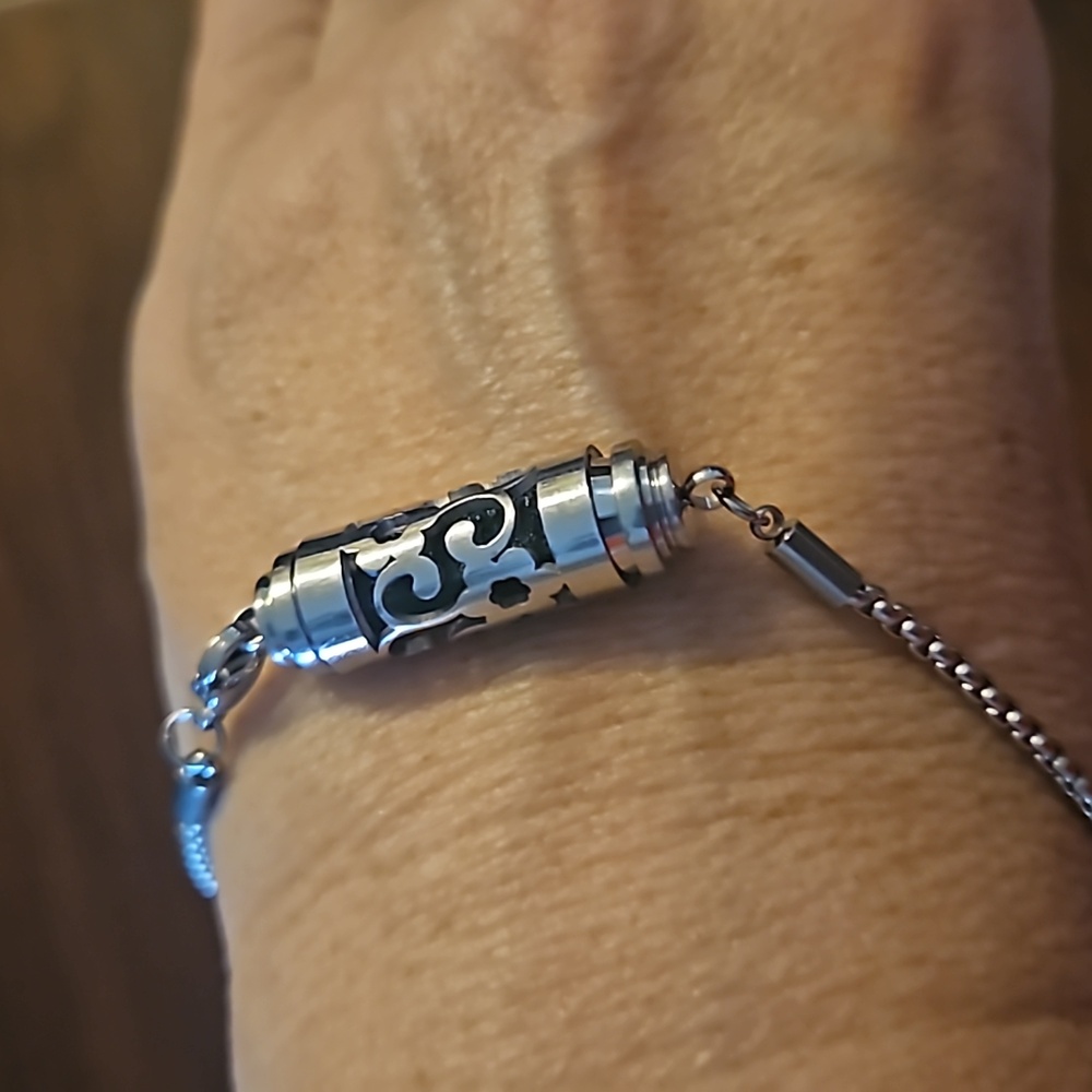 NIB Aromatherapy Diffuser Bracelet